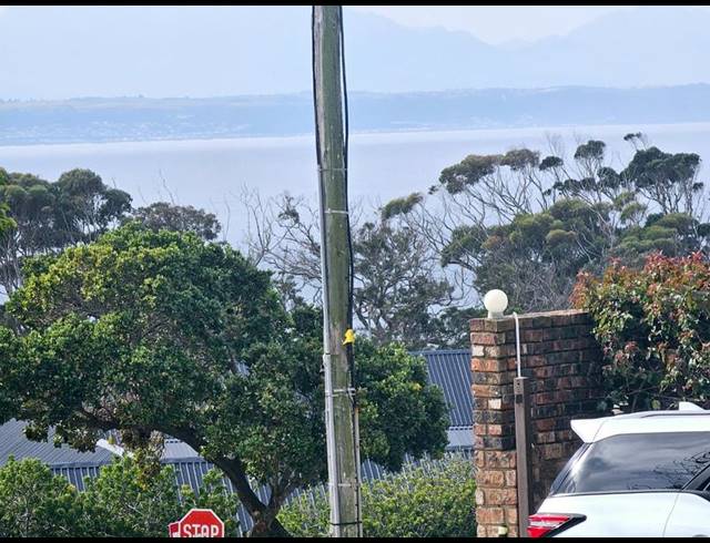 3 BEDROOM HOUSE FOR SALE IN MOSSEL BAY CENTRAL
